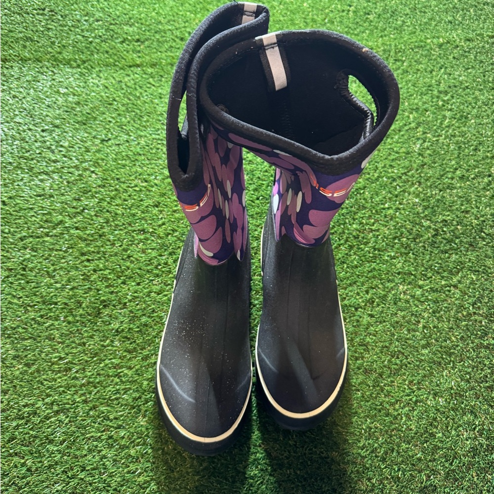 Nike Black and Purple Winter Boots with Sleek Design